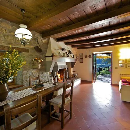 Calcinaia Sleeps 14 Pool Wifi